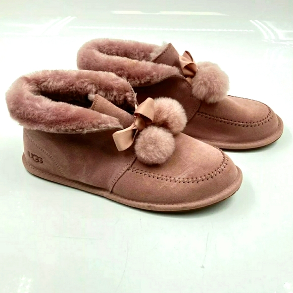 Like NEW UGG Kallen Pom Pom Pink Suede Fur Collar Booties Slippers Boots Sz 9 - Picture 1 of 9